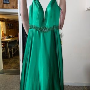 Emerald Green Brand New Size 12 Prom Dress